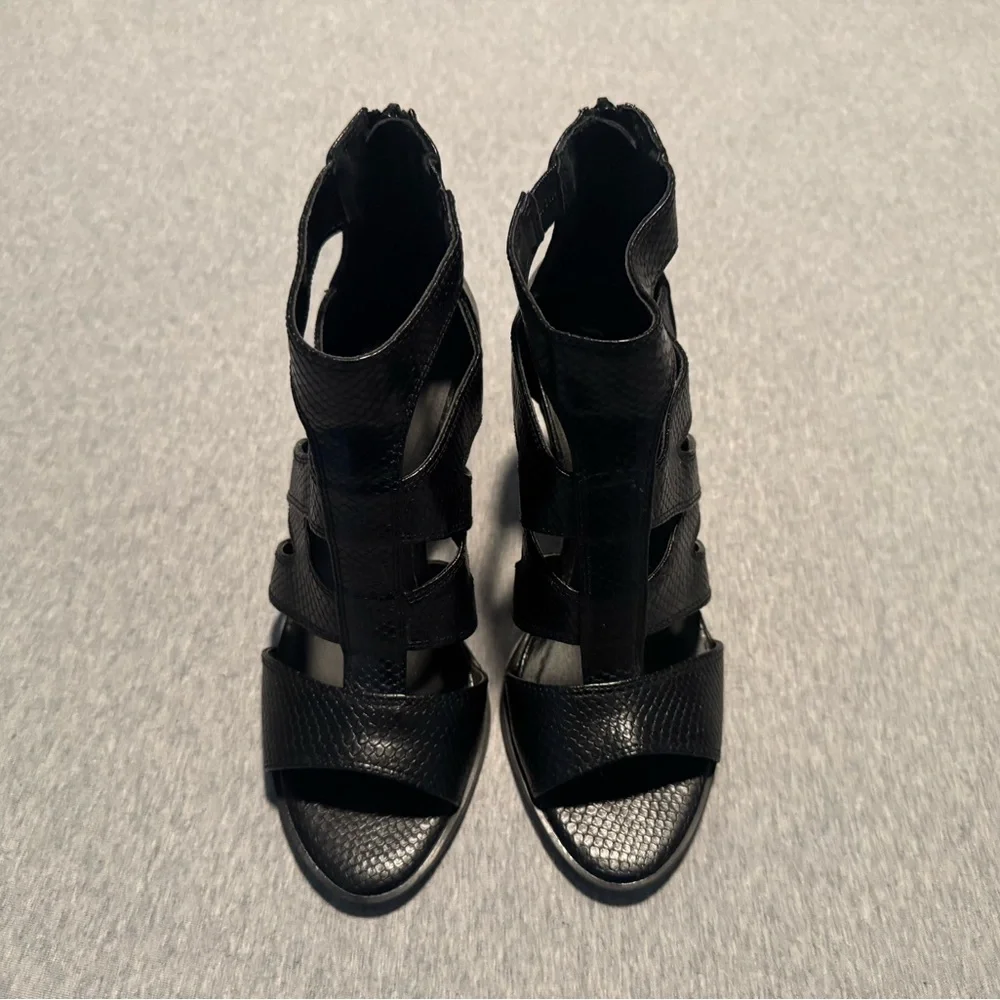 Elegant Black Strappy Heels Simply Vera By Vera Wang Size 9 - Picture 2 of 12